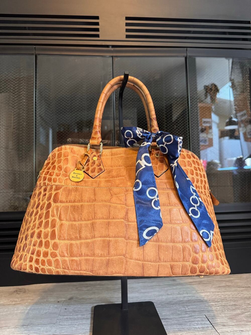 Vintage Dooney & Bourke Alto collection tan Croco Fino leather short zip satchel